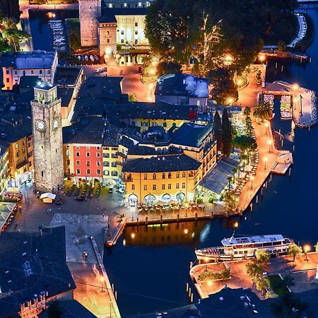 Appartamento Emma - Happy Rentals Riva del Garda Ngoại thất bức ảnh