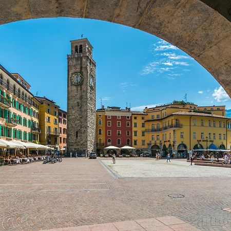 Appartamento Emma - Happy Rentals Riva del Garda Ngoại thất bức ảnh