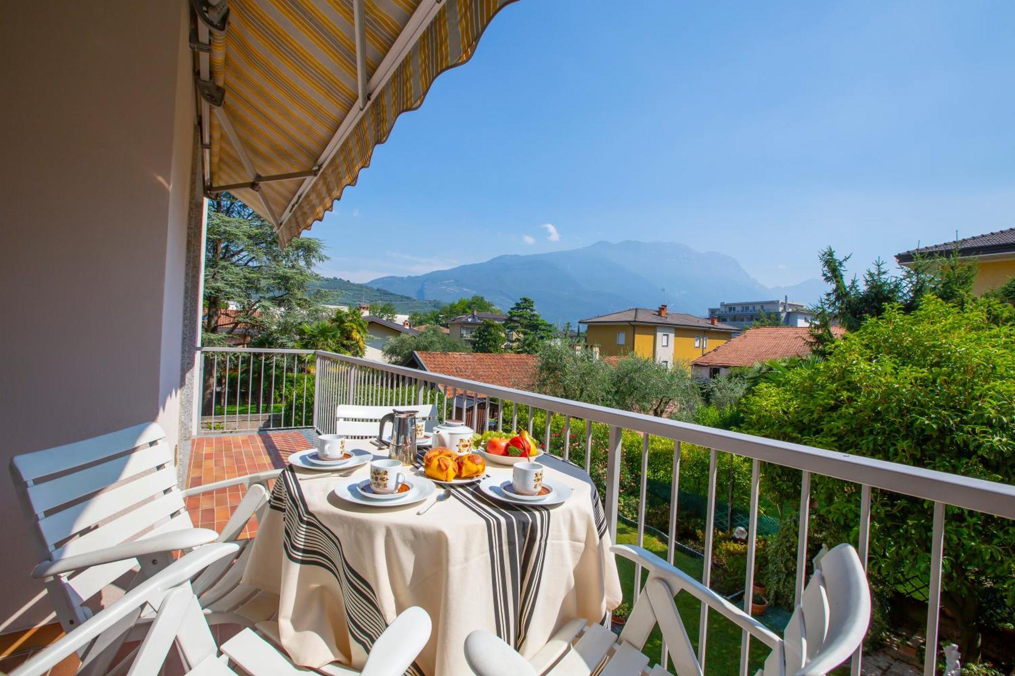 Appartamento Emma - Happy Rentals Riva del Garda Ngoại thất bức ảnh
