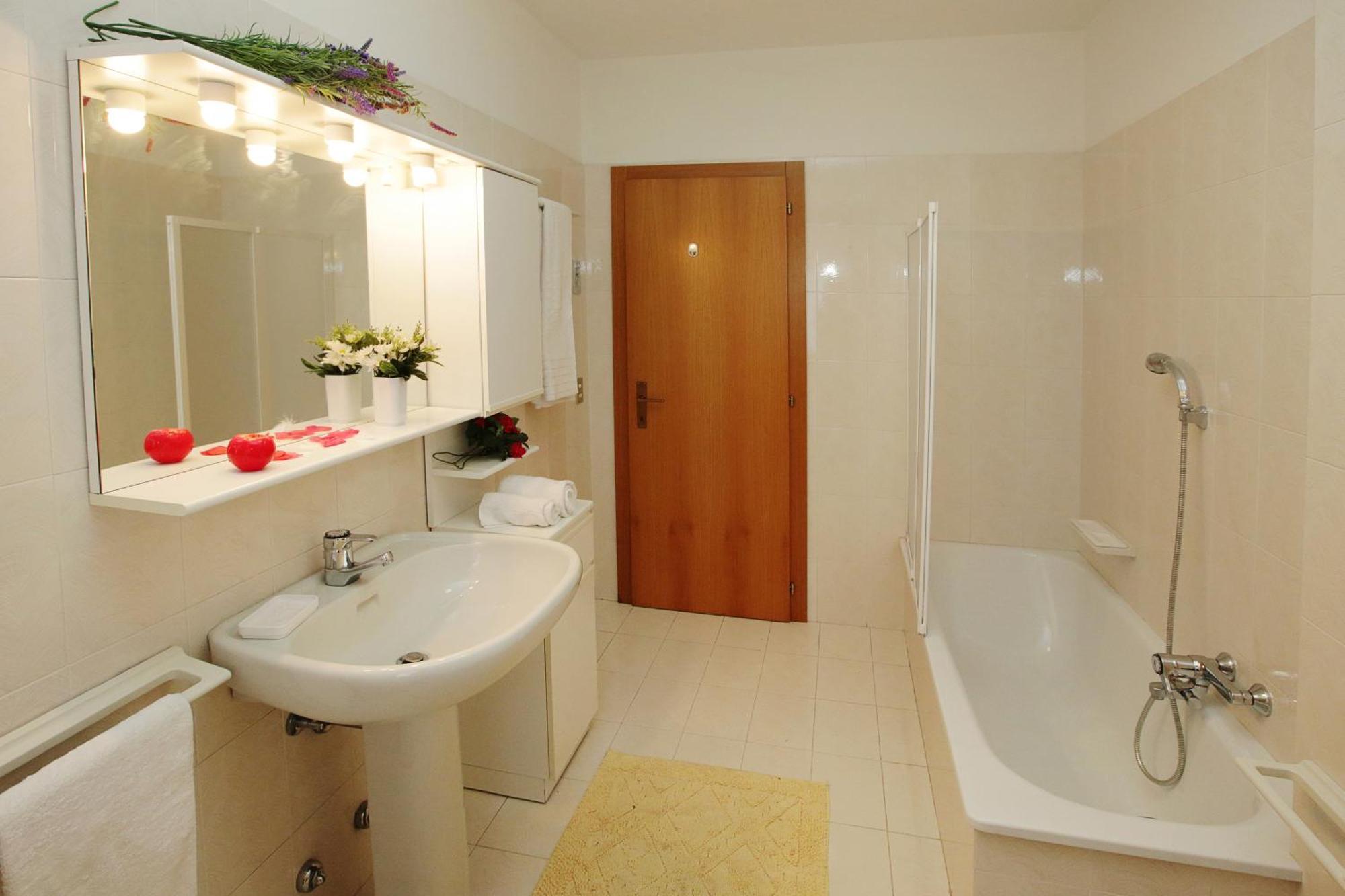 Appartamento Emma - Happy Rentals Riva del Garda Ngoại thất bức ảnh