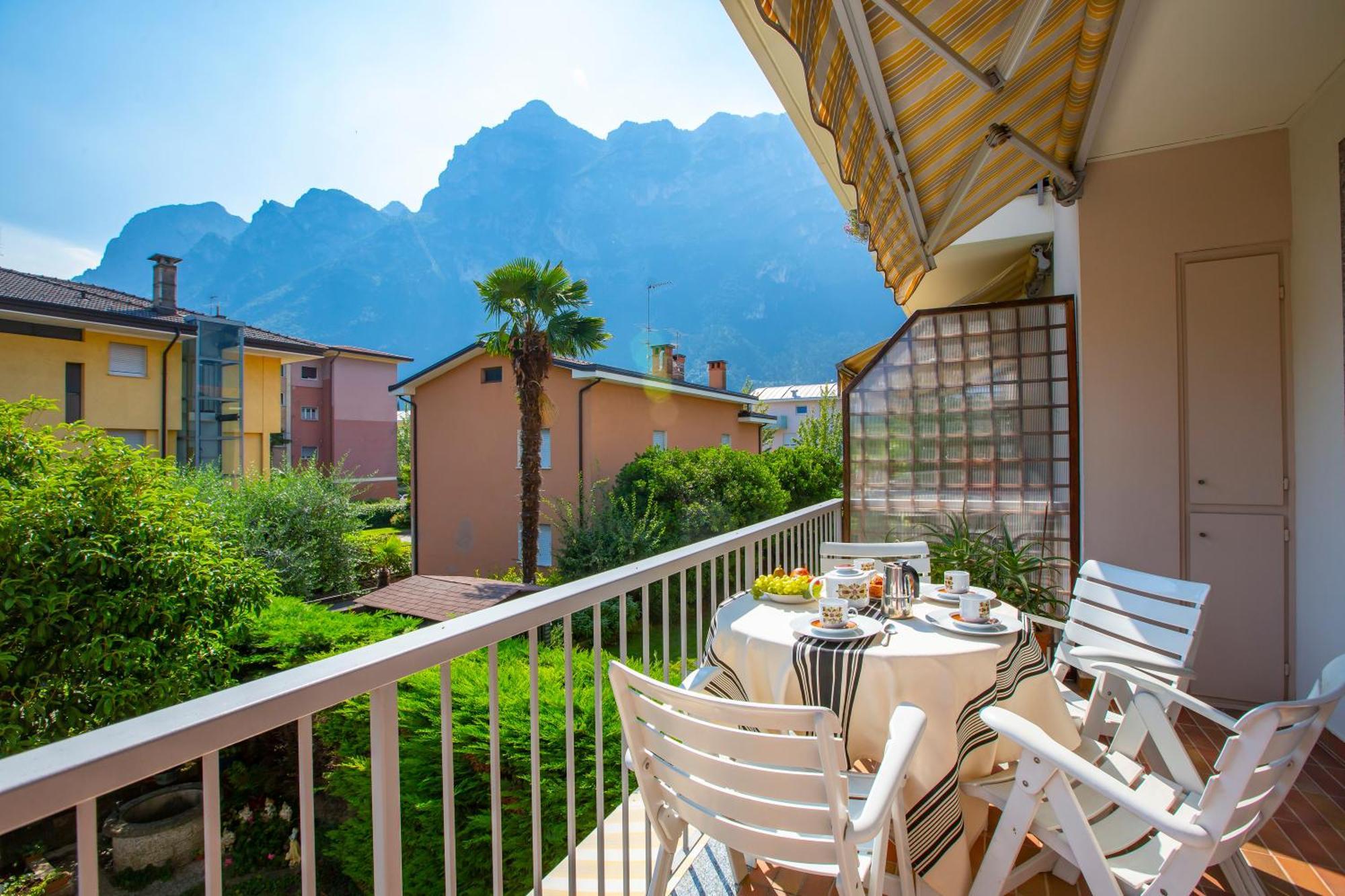 Appartamento Emma - Happy Rentals Riva del Garda Ngoại thất bức ảnh
