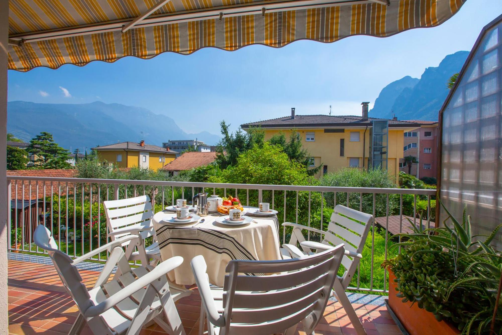 Appartamento Emma - Happy Rentals Riva del Garda Ngoại thất bức ảnh